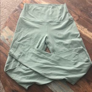 Lululemon Aligns size 6